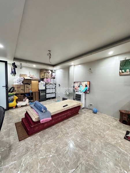 Nhà Mỹ Đình hàng hiếm, dân xây 40m2, 5 tầng, mặt tiền 5m, gần ô tô