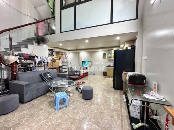 Nhà Mỹ Đình hàng hiếm, dân xây 40m2, 5 tầng, mặt tiền 5m, gần ô tô