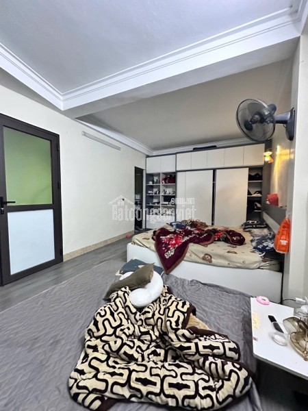 Nhà Mỹ Đình hàng hiếm, dân xây 40m2, 5 tầng, mặt tiền 5m, gần ô tô