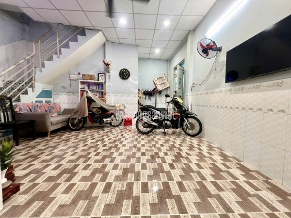 SÁT MẶT TIỀN KHÁNH HỘI Q4
NGANG 3.7 DÀI 10 NỞ 5.2 M
4T NHĨNH 6 TỎI