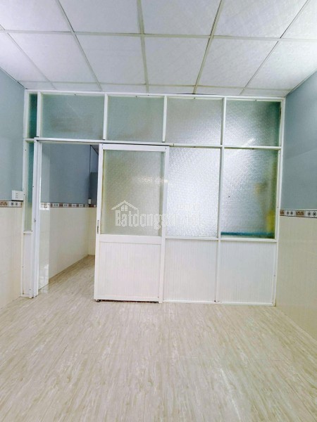 SÁT MẶT TIỀN KHÁNH HỘI Q4
NGANG 3.7 DÀI 10 NỞ 5.2 M
4T NHĨNH 6 TỎI
