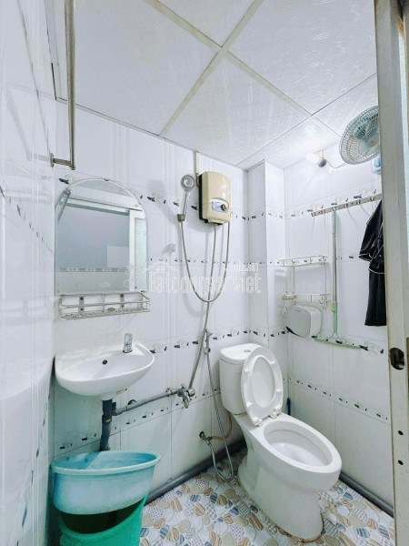 SÁT MẶT TIỀN KHÁNH HỘI Q4
NGANG 3.7 DÀI 10 NỞ 5.2 M
4T NHĨNH 6 TỎI