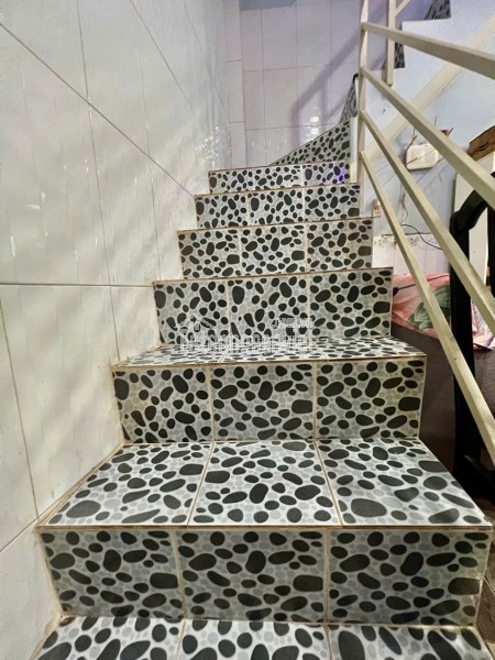 SÁT MẶT TIỀN KHÁNH HỘI Q4
NGANG 3.7 DÀI 10 NỞ 5.2 M
4T NHĨNH 6 TỎI