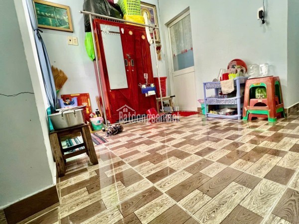 SÁT MẶT TIỀN KHÁNH HỘI Q4
NGANG 3.7 DÀI 10 NỞ 5.2 M
4T NHĨNH 6 TỎI
