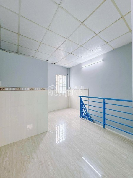 SÁT MẶT TIỀN KHÁNH HỘI Q4
NGANG 3.7 DÀI 10 NỞ 5.2 M
4T NHĨNH 6 TỎI