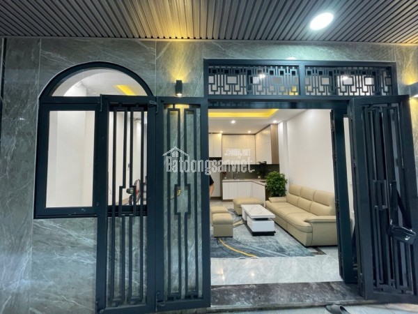 Bán nhà phố Yên Hoà, 5 Tầng 4 ngủ, tiện ích ngập tràn, gần trường học, chợ, vài bước ra phố, Giá