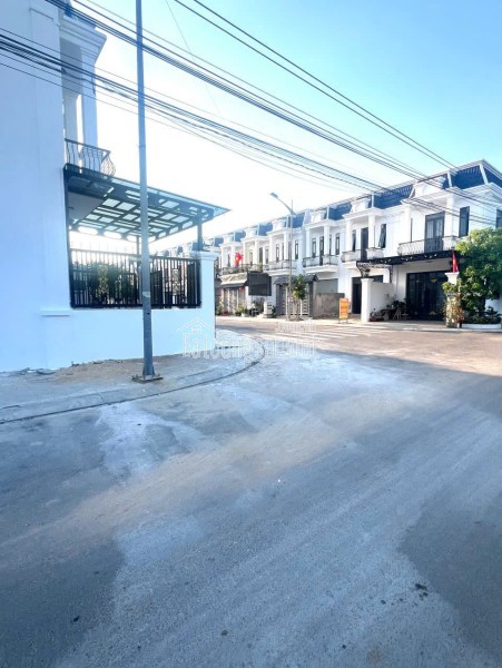 BÁN NHÀ MỚI HOÀN CÔNG FULL THỔ CƯ DT: 110M2 - 3PN PHƯỜNG THẠCH PHƯỚC -TP.TÂN UYÊN