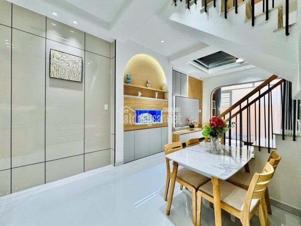 NHÀ ĐẸP FULL NỘI THẤT GÒ VẤP - NGAY CÔNG VIÊN LÀNG HOA - HẺM 3M THOÁNG - KHU NỘI BỘ - 36M2 2 TẦNG