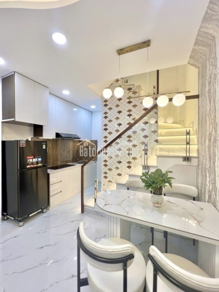 SIÊU PHẨM HOÀNG SA QUẬN 3
FULL NỘI THẤT SANG XỊN MỊN - 3 TẦNG 2PN
SD ~70M2 NGANG 3.6M SỔ A4