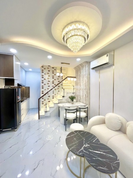 SIÊU PHẨM HOÀNG SA QUẬN 3
FULL NỘI THẤT SANG XỊN MỊN - 3 TẦNG 2PN
SD ~70M2 NGANG 3.6M SỔ A4