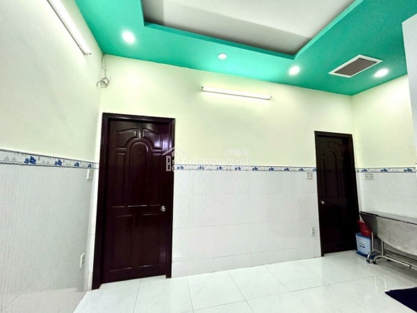 Nhà hẻm Lê Văn Sỹ, 42m sổ đỏ chính chủ, nhỉnh 6 tỷ, mới tháng 8, 2025