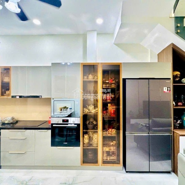 Nhà Quận 1- mặt tiền Phường Tân Định- xe hơi trong nhà 60m2 cao 3 Tầng NT sịn: 18 Tỷ. VŨ 0933910039