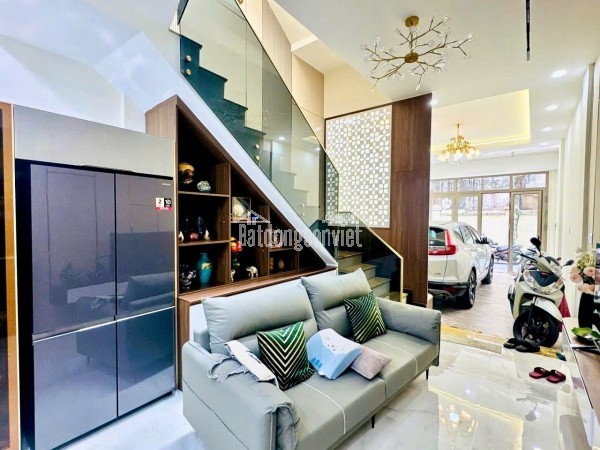 Nhà Quận 1- mặt tiền Phường Tân Định- xe hơi trong nhà 60m2 cao 3 Tầng NT sịn: 18 Tỷ. VŨ 0933910039