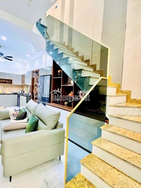 Nhà Quận 1- mặt tiền Phường Tân Định- xe hơi trong nhà 60m2 cao 3 Tầng NT sịn: 18 Tỷ. VŨ 0933910039