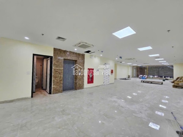 BÁN 100 M ĐẤT SẴN NHÀ 3 TẦNG (CŨ) XUÂN LA ,TÂY HỒ,VỈA HÈ ,KINH DOANH,OTO TRÁNH.GIÁ;45 TỶ