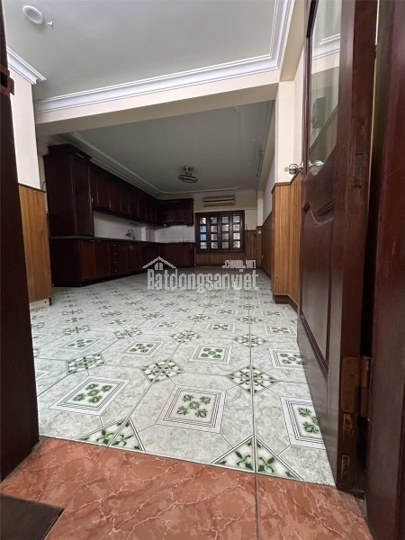 Chính chủ cho thuê nhà mặt phố Vũ Ngọc Phan – Đống Đa, Hà Nội 80m2- 5 tầng