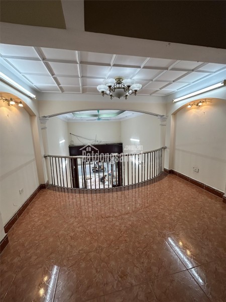 Chính chủ cho thuê nhà mặt phố Vũ Ngọc Phan – Đống Đa, Hà Nội 80m2- 5 tầng