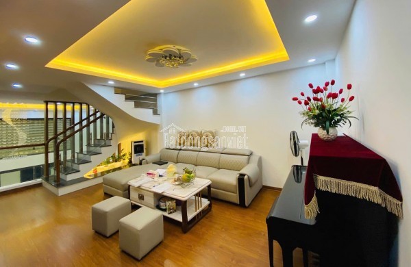 Nhà Phố Nguyễn Trãi, Thanh Xuân 66m2 x 4 Tầng, Chỉ 8.9 Tỷ, Đối Diện Royal City.