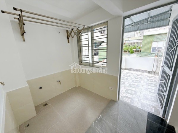NHÀ MỚI Ở NGAY THỊNH QUANG - ĐỐNG ĐA - MẶT NGÕ - DÂN TRÍ CAO - AN NINH TỐT - 3 PHÒNG NGỦ - SỔ ĐỎ