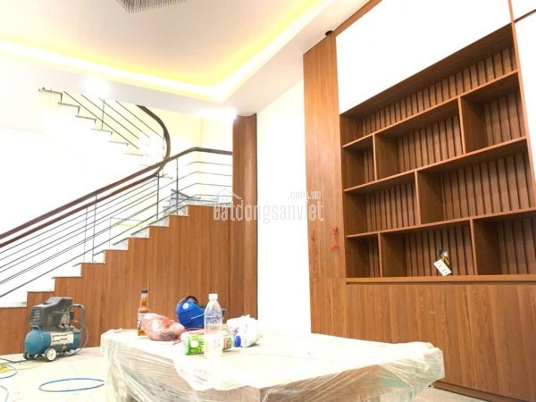 NHÀ ĐẸP LUNG LINH TẠI LẠC LONG QUÂN - OTO 7 CHỖ ĐỖ CỬA - NGÕ THÔNG - THIẾT KẾ HIỆN ĐẠI GIÁ NHỈNH