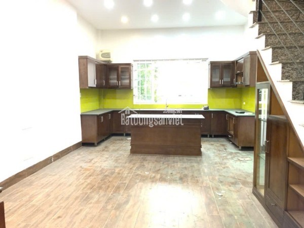 NHÀ ĐẸP LUNG LINH TẠI LẠC LONG QUÂN - OTO 7 CHỖ ĐỖ CỬA - NGÕ THÔNG - THIẾT KẾ HIỆN ĐẠI GIÁ NHỈNH