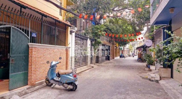 Bán nhà MT Trương Hoàng Thanh P12 Tân Bình 2 lầu (4PN, 3WC)