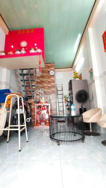 Bán nhà mặt phố Lê Quang Sung, Q.6. DT 42m2, 2 tầng, 3PN. Sổ hồng, giá 6.5 tỷ.