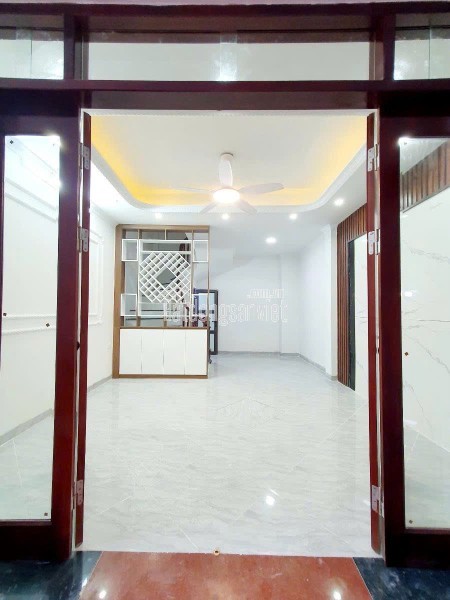 NHÀ ĐẸP MỚI TINH . Cổ Nhuế - Bắc Từ Liêm 35m 6 tầng mặt tiền 4,3m 7,25 tỷ
sổ đỏ vuông vắn cất