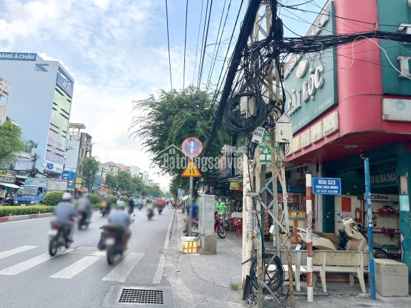Nhà 5 tầng khu ăn uống đông đúc Chánh Hưng P4 Q8
