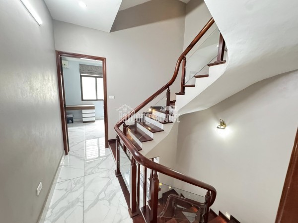 Bán Nhà Phân Lô KĐT Mỗ Lao, Hà Đông Nhà Đẹp Ở Ngay 60m²-5 Tầng- Mặt Tiền 5m Giá Nhỉnh 18 Tỷ