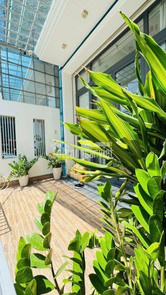 NHÀ KẾ QUẬN 1- DÒNG TIỀN 3.6 TỶ/5NĂM- CAO 6 TẦNG 8 PHÒNG ĐỦ NỘI THẤT- NGUYỄN KHOÁI QUẬN 4: 12 TỶ.