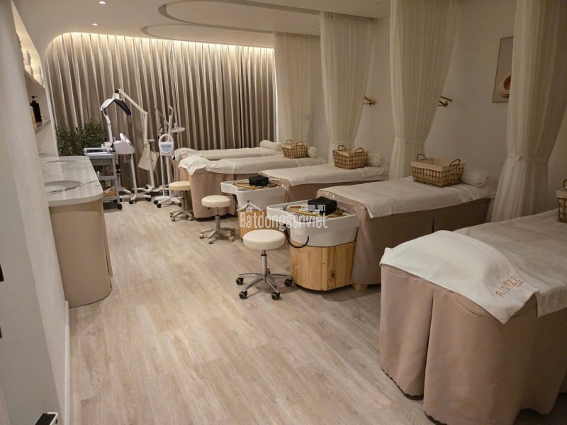 Bán gấp nhà 2 mặt tiền kinh doanh đường Hoàng Việt P.4 Quận Tân Bình
