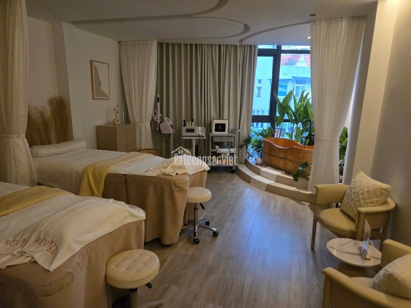 Bán gấp nhà 2 mặt tiền kinh doanh đường Hoàng Việt P.4 Quận Tân Bình