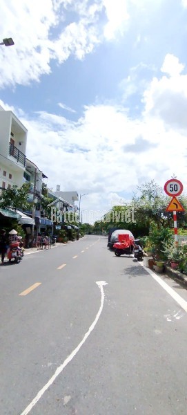 Nhà 5 tầng hẻm thông Ba Đình P8Q8. Giá chỉ có 4 tỷ