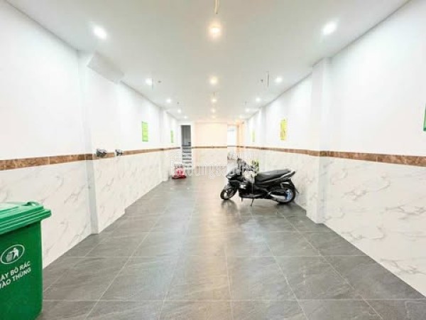 VỊ TRÍ VÀNG KDT TP GIAO LƯU - TIỆN ÍCH BẠT NGÀN - VIEW SÂN CHƠI-  THOÁNG CÁC MẶT Ở SƯỚNG - TẶNG