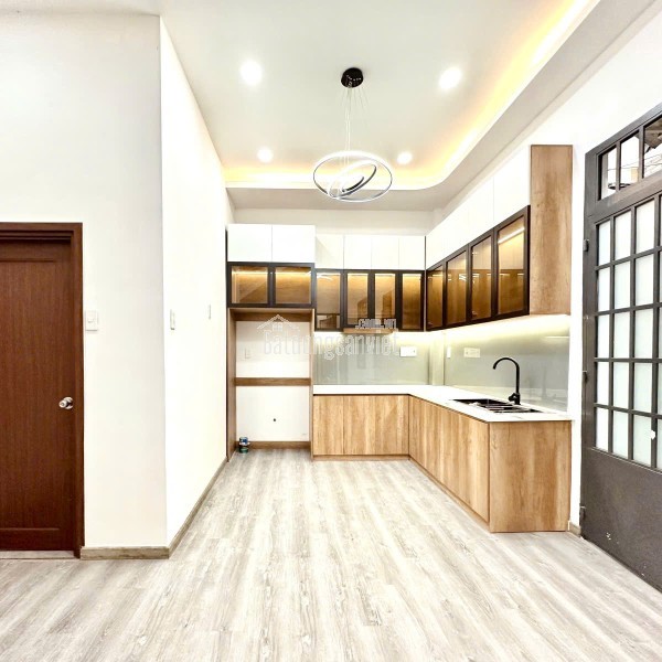 8 Tỷ nhỉnh: MẶT TIỀN Quận 10 cư xá Đồng Tiến, căn góc 2 mặt tiền 3 tầng, thu nhập 1Ty3. 0933910039