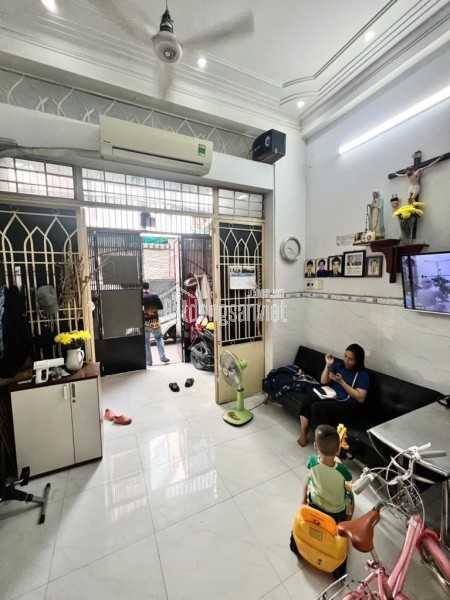 Nhà 3 tầng FULL nội thất Cách mạng Tháng 8, Tân Bình