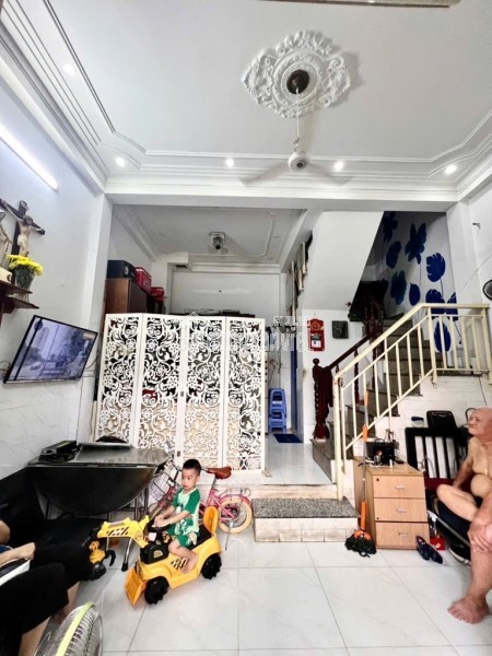 Nhà 3 tầng FULL nội thất Cách mạng Tháng 8, Tân Bình