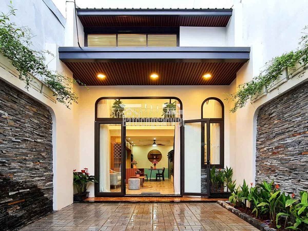 Bán nhà mặt phố Trần Sâm, Sơn Trà, Đà Nẵng. DT 180m2, 4 tầng, 10PN, Sổ Đỏ. Giá 20 tỷ. LH: