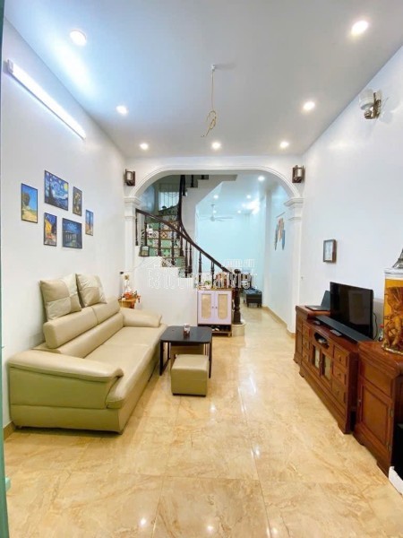 Nguyễn Phúc Lai hồ Hoàng Cầu - Ô tô đỗ cửa - giá đẹp như nhà
