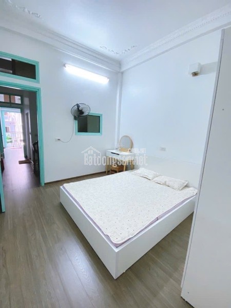 Nguyễn Phúc Lai hồ Hoàng Cầu - Ô tô đỗ cửa - giá đẹp như nhà