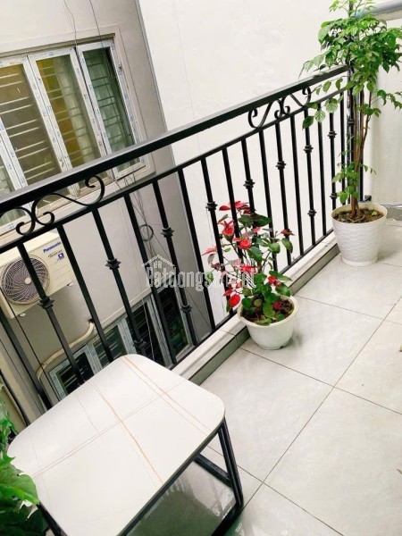Nguyễn Phúc Lai hồ Hoàng Cầu - Ô tô đỗ cửa - giá đẹp như nhà