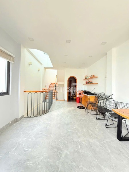 4 Tỷ nhỉnh: Cầu vượt 3/2 Quận 10 - Căn góc 2 view 3 Phòng ngủ 4 Tầng Full nội thất. VŨ 0933910039