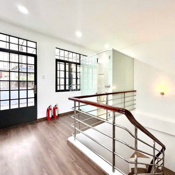 4 Tỷ nhỉnh: Cầu vượt 3/2 Quận 10 - Căn góc 2 view 3 Phòng ngủ 4 Tầng Full nội thất. VŨ 0933910039
