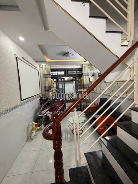 Ngay Đại Học Văn Lang Cạnh Chợ Gò Vấp