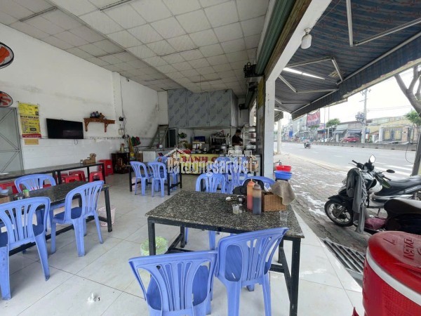 Hóc Môn ! SANG RẺ QUÁN BÁNH CANH CÁ LÓC – BÚN BÒ HUẾ , Góc 2 MT , DT : 12m x 12m , MT đường lớn