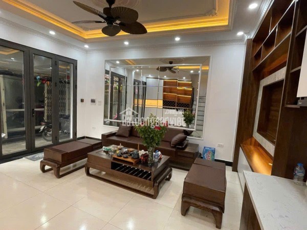 SIÊU PHẨM TÂY HỒ MỚI ĐẸP Ở NGAY FULL NỘI THẤT RẤT HIẾM , CÁCH PHỐ 30M NGÕ THÔNG - TRÍCH SÀI -