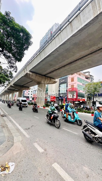 SIÊU PHẨM TÂY HỒ MỚI ĐẸP Ở NGAY FULL NỘI THẤT RẤT HIẾM , CÁCH PHỐ 30M NGÕ THÔNG - TRÍCH SÀI -