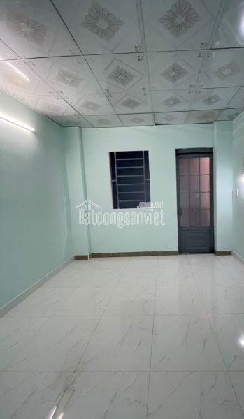 Bán nhà Hồng Lạc, ngay Lạc Long Quân, trung tâm Tân Bình, 24m2 - 2 tầng, chỉ hơn 2 tỷ.