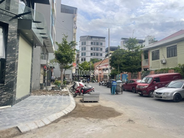 BÁN NHÀ NGÕ 570 KIM GIANG.DT 64M2.ĐƯỜNG RỘNG 2 Ô TÔ.VỈA HÈ.GIÁ 12.9 TỶ